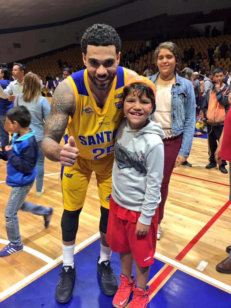 MarvelyCostanzo's tweet photo. Con pura celebridad mi Chevy 👦🏻 #Lucho #Brothy https://t.co/JbZXURkcOm