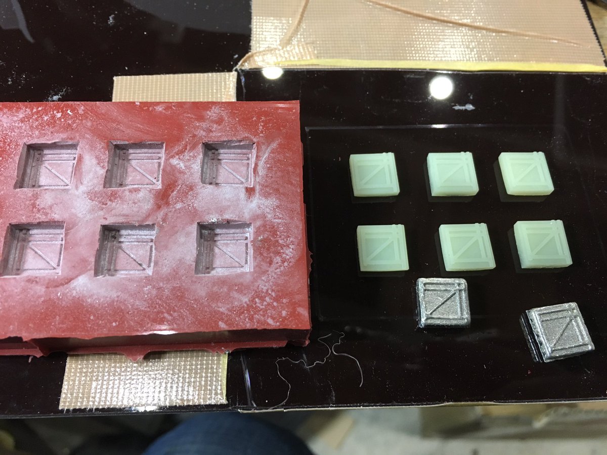 出戻り473 ポンコツ気味 2 ネームタグ 3dモデリングしてprojet10で出力 それを原型として 耐熱シリコンで型を作り ホワイトメタルで複製