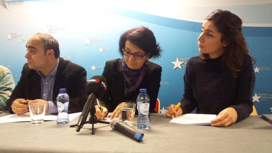 efjeurope's tweet photo. Les journalistes turcs et kurdes dénoncent la censure des chaînes kurdes par l'opérateur @Eutelsat_SA #TurkeyReopen https://t.co/DYg57HxY8E