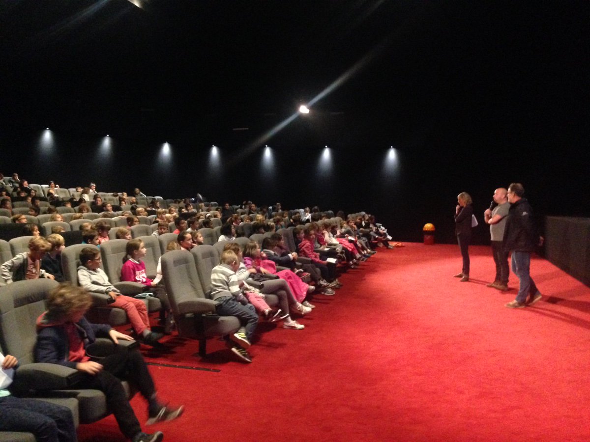 .<a href="/ThomasRuyant/">Thomas Ruyant</a> et son <a href="/IMOCA60/">Imoca60</a> sont arrivés cette nuit <a href="/lessables/">Les Sables d'Olonne</a> place à une présentation devant 300 jeunes ! #VG2016 #junior