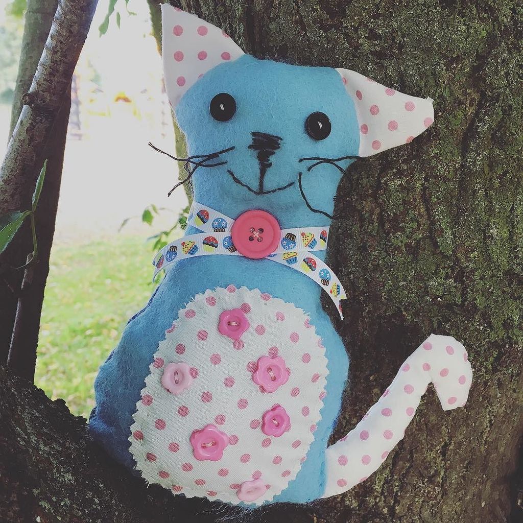 madebybeck's tweet photo. My daughters #sewfriendly #buttoncat entry for #sewsaturday in #bourne tomorrow! πππ» https://t.co/KY0BNRFLrY https://t.co/1FciLDHjcd