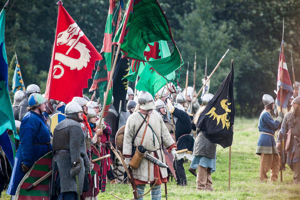 .<a href="/King_Harold66/">King Harold</a> has planted his standard in the hill. It shows a dragon and signifies a united Wessex #Battle1066