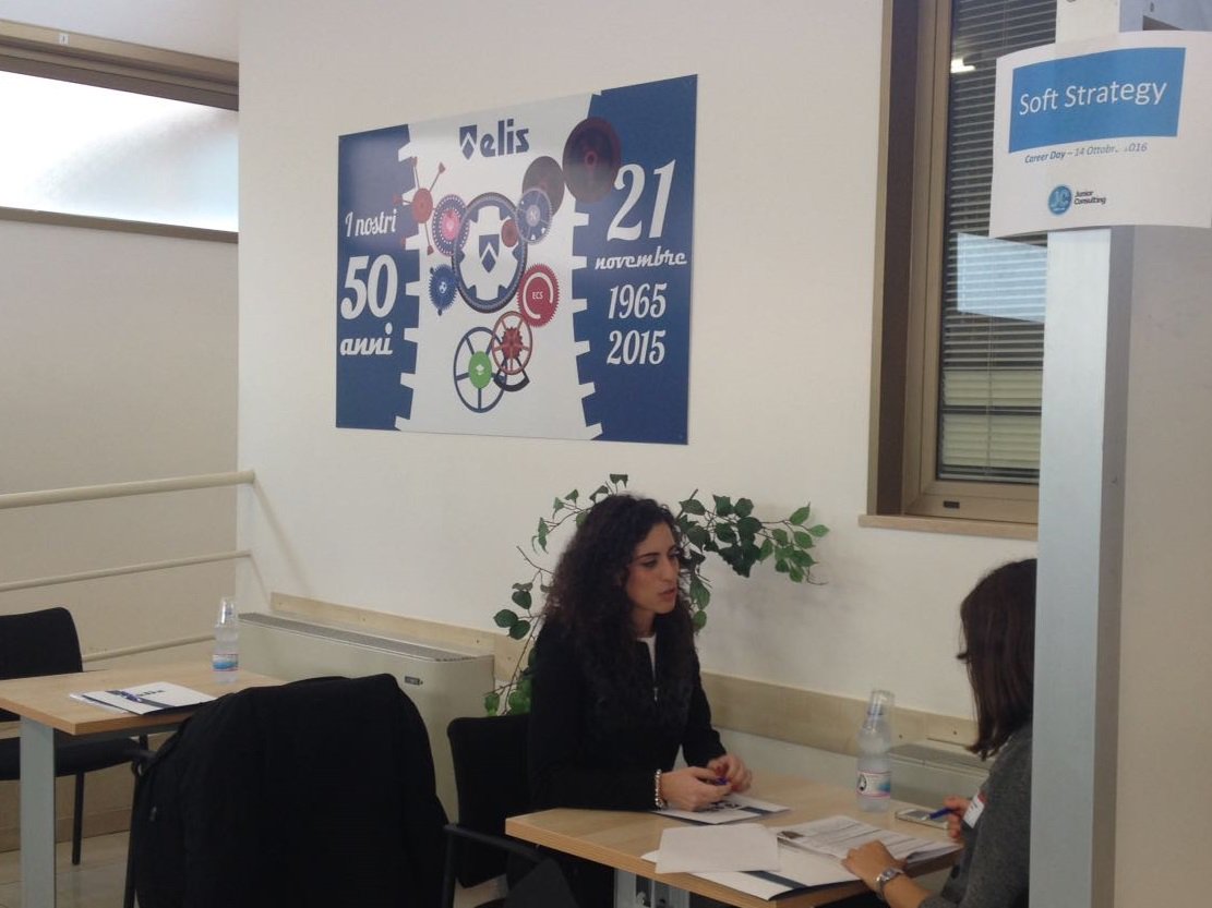 centroELIS's tweet photo. Oggi #CarrerDay al Centro ELIS. Incontro con le aziende, #orientamento al lavoro e colloqui con i recruiter. In bocca al lupo ragazzi! https://t.co/WlNR9SwUd4