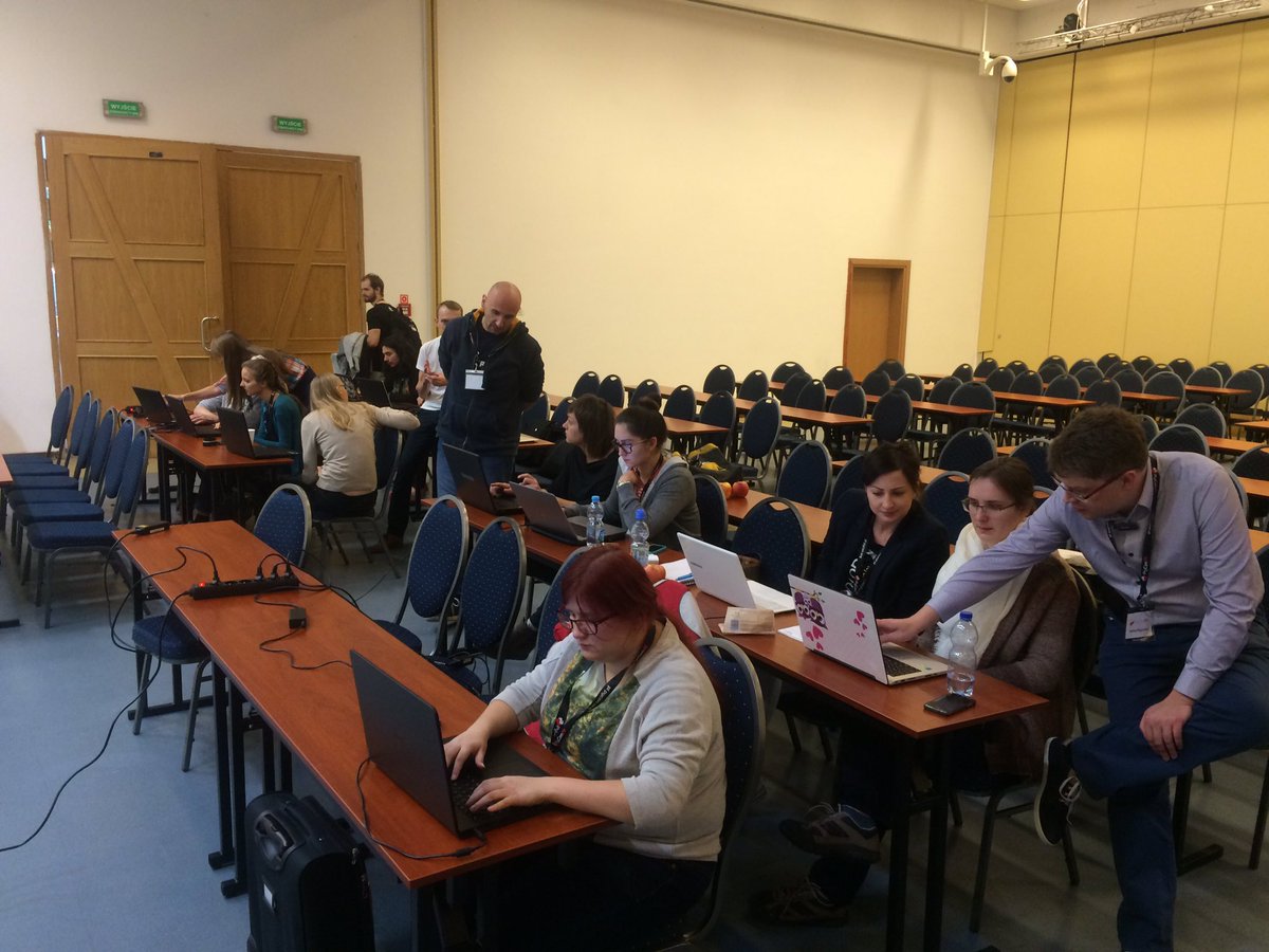 PyladiesPL's tweet image. Day 3 - working on the #Flask tutorial 💥💪🏻 at @PyConPL #PyConPL2016 #PyConPL #Python #PyLadies #PyCon