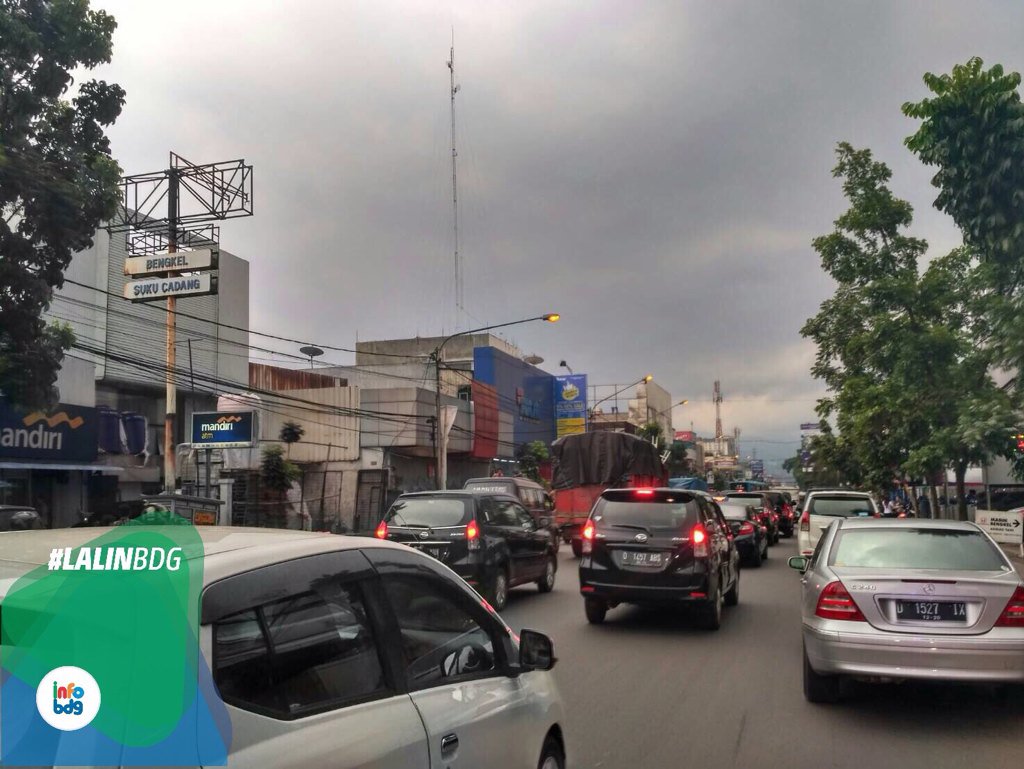 infobdg's tweet photo. #lalinBDG 16.07 : Jl. Ahmad Yani padat merayap https://t.co/s5MWNG3VmB