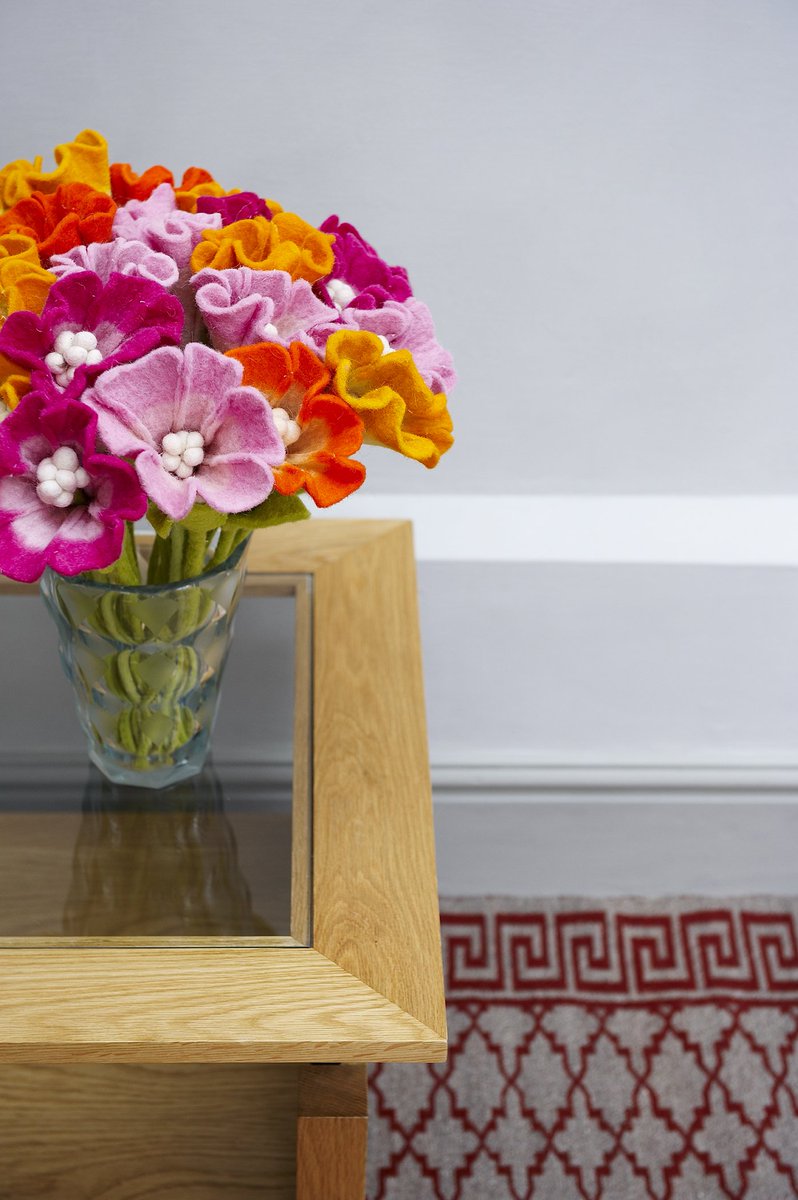 EBnaturalpaint's tweet photo. These wool flowers go well against the pink & blue tones in our wash stop emulsion #woolweek #washstop #colourwithaconscience #fridayfeeling https://t.co/Ae24JVIPW6