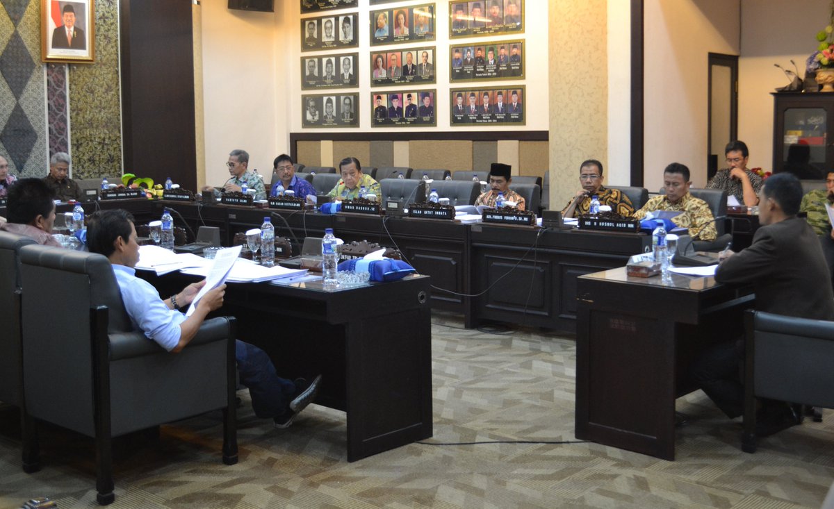 kpidjatim's tweet photo. Pelaksanaan Uji Kepatutan dan Kelayakan (Fit and Proper Test) Calon Anggota KPID Jatim tanggal 13 - 15 Oktober 2016 di DPRD Provinsi Jatim https://t.co/Tnmra2LC8x