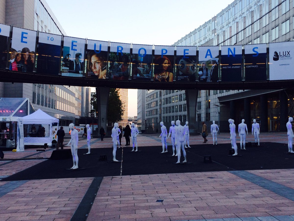 UEHP_Brux's tweet photo. Exhibition "The Standing Men - Technologies for Life" at @EUparliament . Sculptures talking about the future of #health ! #StandWithMedTech https://t.co/71FIS5J9WU