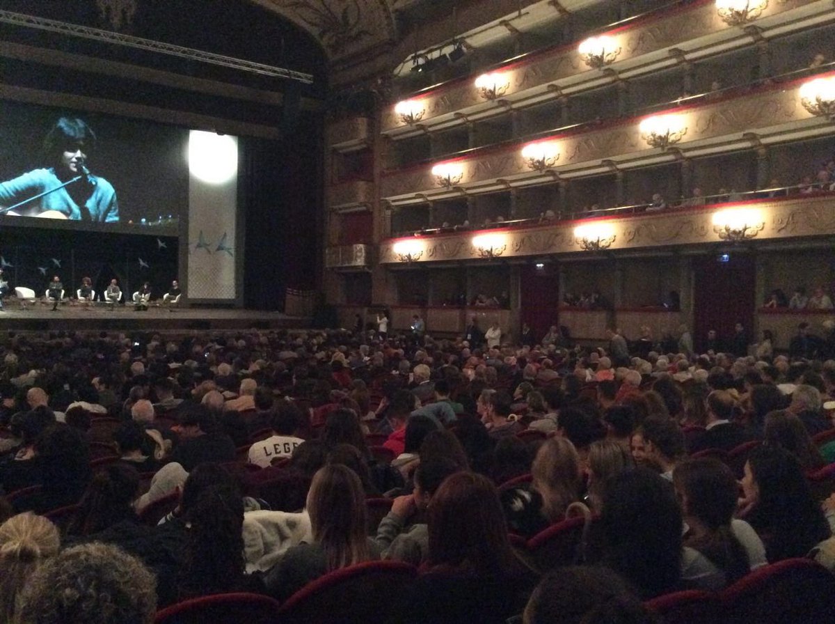 generazionifest's tweet photo. Ci sono momenti in cui il tempo delle scelte e delle possibilità è straordinariamente vivo e presente. #generazionifest https://t.co/N126Ubjbmp