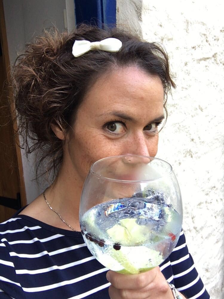 IrishWidget's tweet image. Here we go..... 😁😁My #ginselfie @lovebelfast @eating_ideas #LoveTanqueraygin