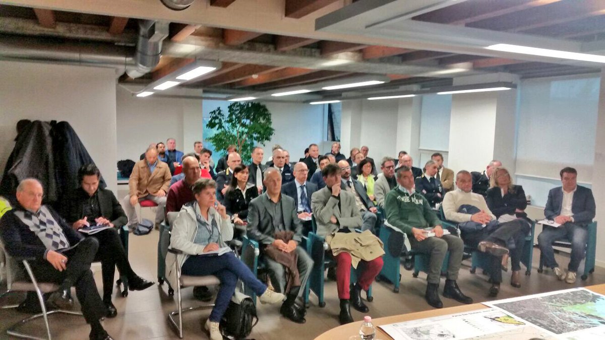 LuigiBrugnaro's tweet photo. Incontro con le società  sportive di punta S. Giuliano.  #vela #canoa #voga #remiere  #condivisione #futuro #sportpertutti.[staff] https://t.co/y5l78EB9YQ