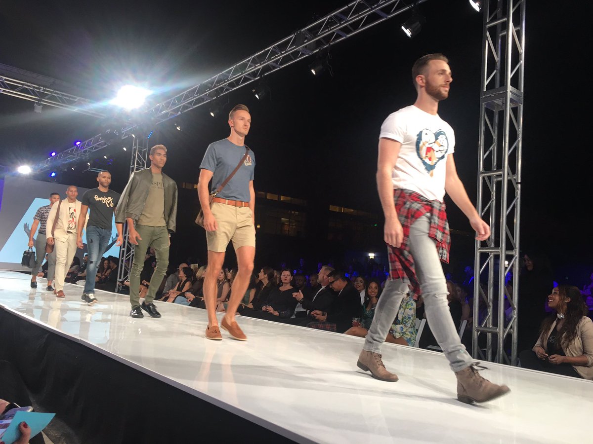 azfoothills's tweet photo. #forgivenlove #designeroftheyear #phxfashionweek https://t.co/geRBkg3in1