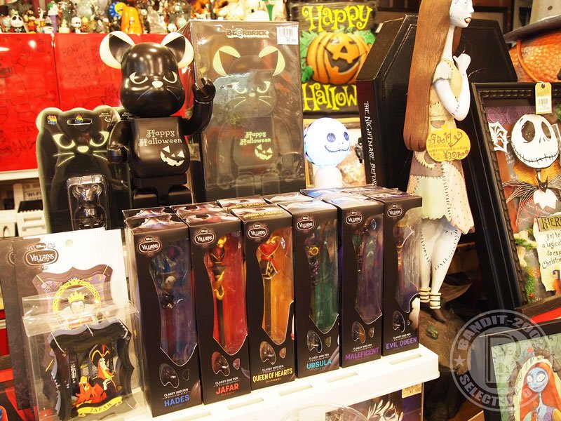Bandit Selected Toys No Twitter ディズニーヴィランズ グッズが再入荷 大人気のジャファーやハデス スカーのグッズも新たに到着し早速店頭に並んでおります もちろんアースラやマレフィセント クイーンオブハートのアイテムもありますよ ぜひぜひ遊びに来て