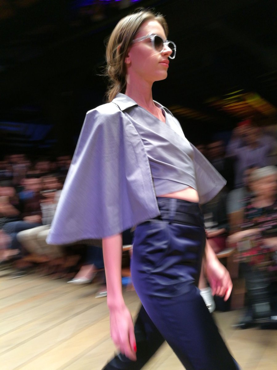 blogitmexico's tweet photo. Enamorada de lo que vi hoy en #MBFWMx con @Grimau_mx ¡Quiero todo! Cobertura con @ML_Mexico #TuEstasDeModa #MercadoLibre #SoyFanMercadoLibre https://t.co/L31qiM2pte