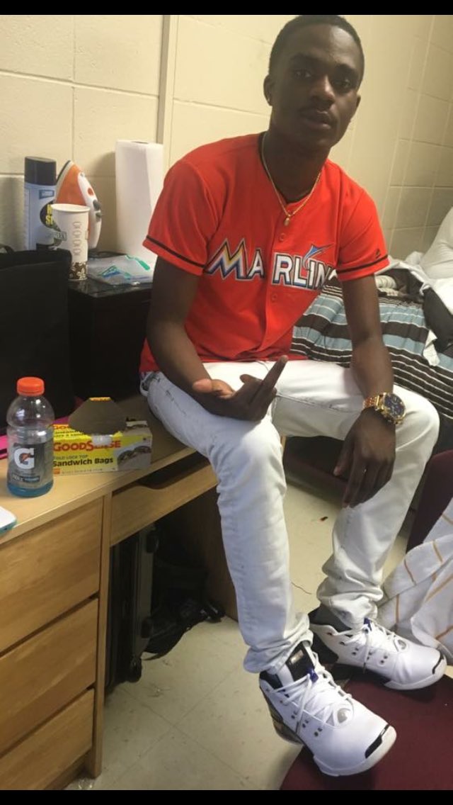_P2374's tweet photo. fly high y'all 🙏🏾👼🏾 lord, I ask that you wrap your arms around the families... hartsville-darlington &amp; Claflin ❤️️ https://t.co/rSz3j9tUBb