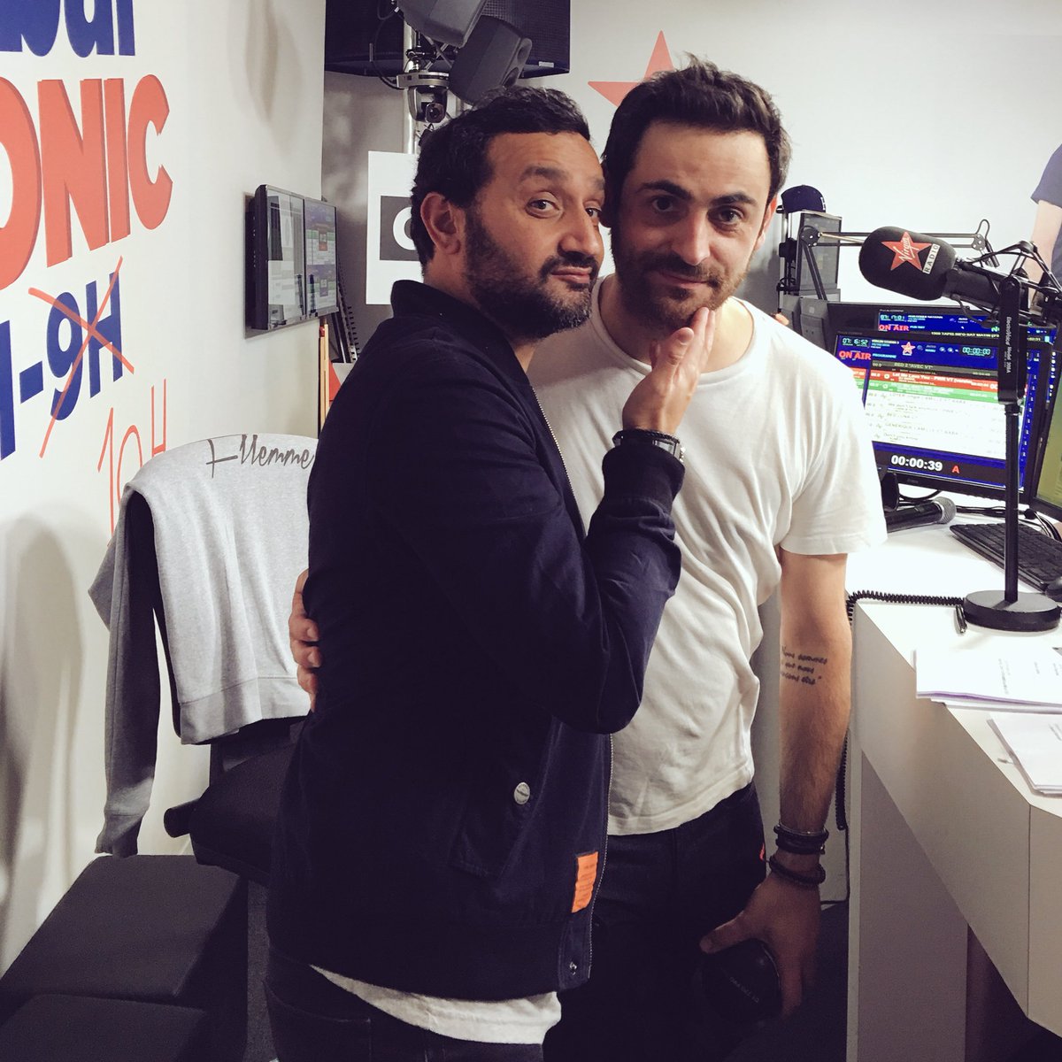 CamilleCombal's tweet photo. Réveil avec mon @Cyrilhanouna pour #CamilleEtBabaSurVirgin 
Merci pour le TT les Copains https://t.co/n20SOeiM4G