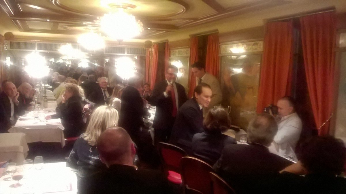 HachedRabah's tweet photo. Hier soir j'ai participé au dîner des Bourguignons duPalais lequel est une légende @batonnierparis @Avocats_Paris #confraternité #solidarité https://t.co/LQOfeW2Tte