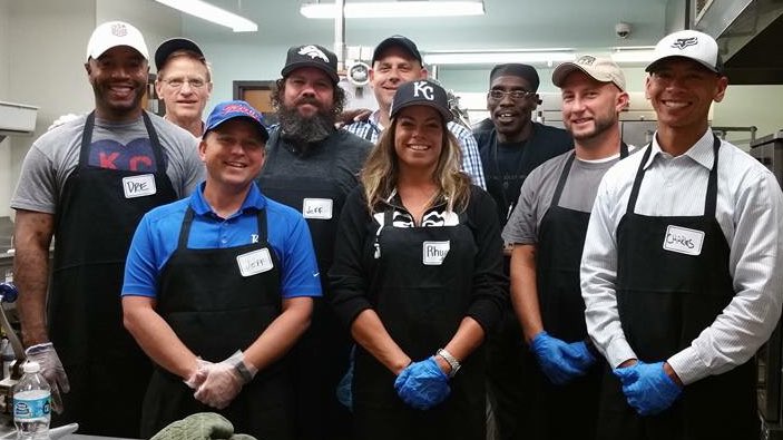 CableDre's tweet photo. Thursday night. Serving like Jesus in the community. God is good! #KCRM #leadbyexample https://t.co/3G5aaUh0wS