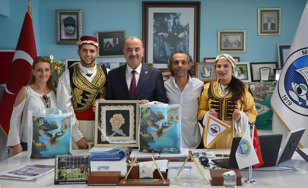 BeyarmuduB's tweet photo. Beyarmudu Belediyesi Halk Dansları Topluluğu Mudanya Mütarekesinin 94'üncü yıl dönümü etkinliklerine katıldı. https://t.co/poa1BMzwkQ