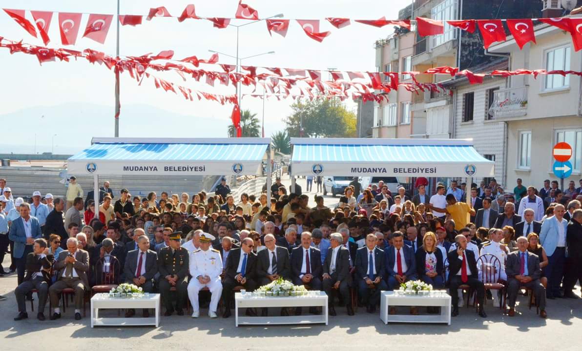 BeyarmuduB's tweet photo. Beyarmudu Belediyesi Halk Dansları Topluluğu Mudanya Mütarekesinin 94'üncü yıl dönümü etkinliklerine katıldı. https://t.co/poa1BMzwkQ