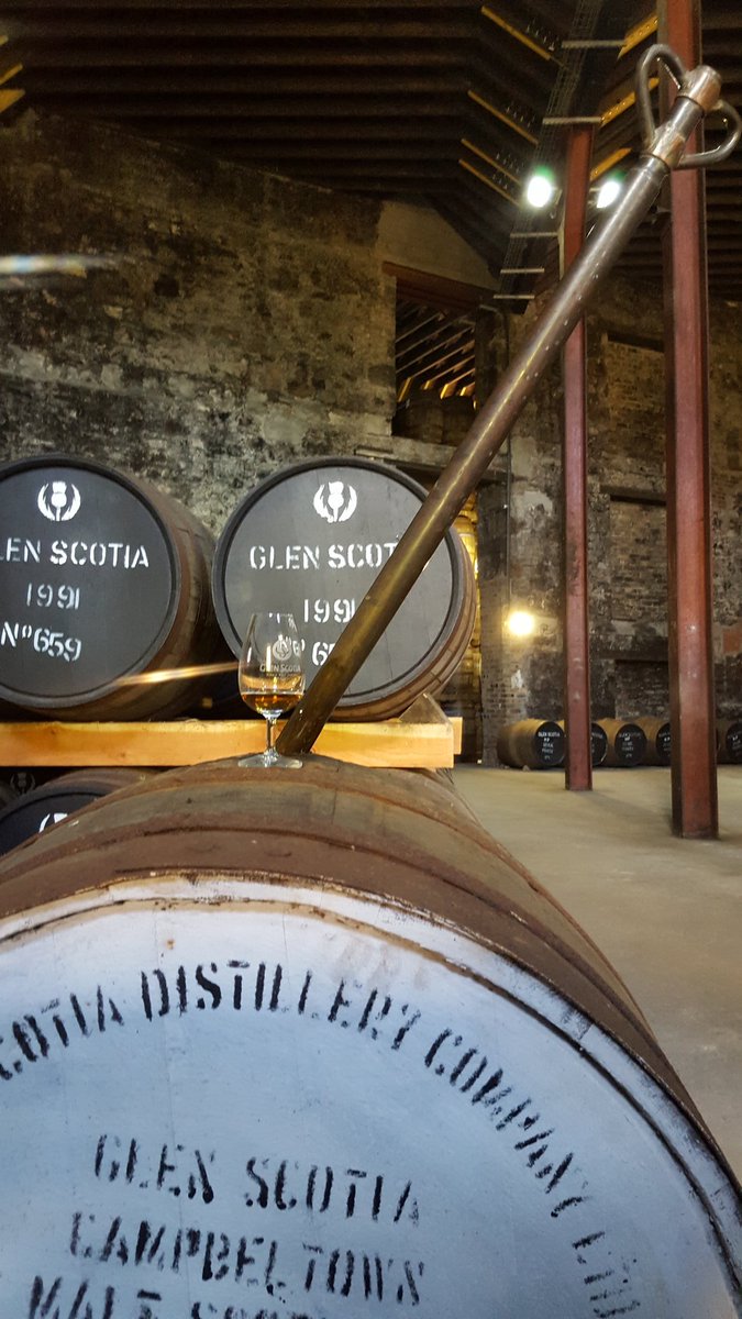 fr1day's tweet image. Fantastic Thurs morning at Glen Scotia with Iain McAlister. Great distiller and a really good guy! The whisky is 👌👍 #PrivateBarrelCo