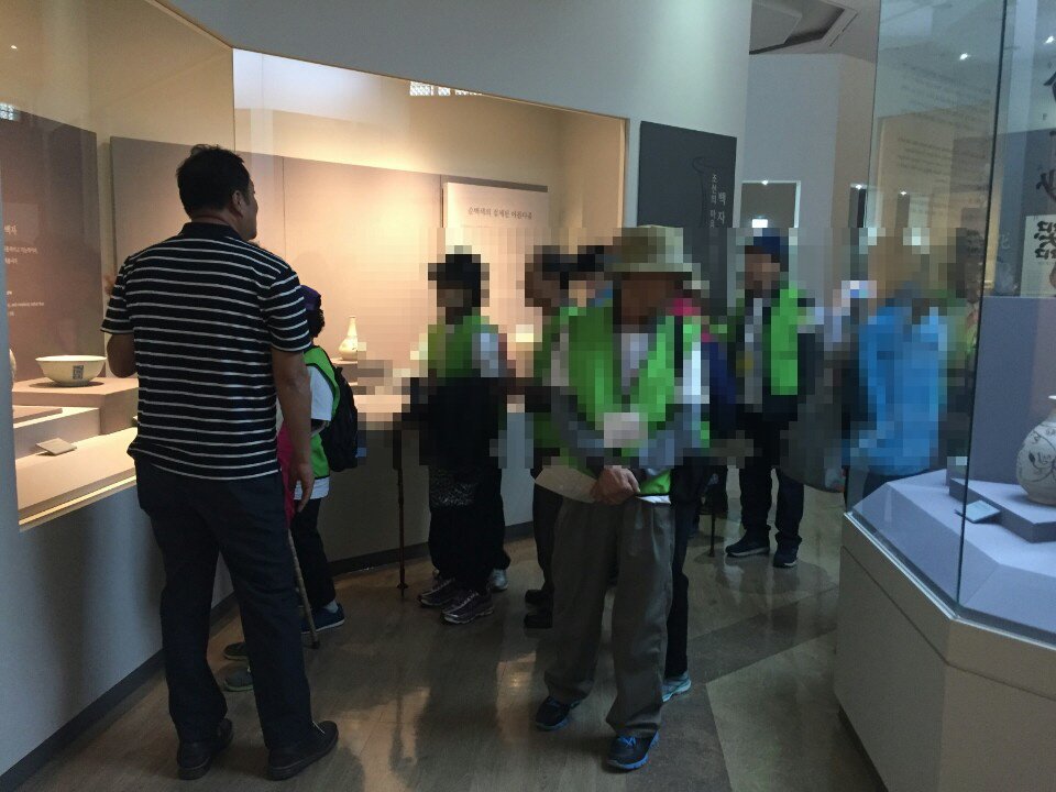 seo1405's tweet photo. 성남시노인보건센터 가족사랑 이음센터 어르신들께서 오늘은 이천시립박물관, 고은도예 나들이를 즐겁게 다녀오셨어요. 이음센터는 경증치매, 인지저하 어르신들의 인지개선과 건강증진을 위해 3개월 과정으로 항상 운영되고 있습니다.(문의 739-3086) https://t.co/M4SNTr3SzN