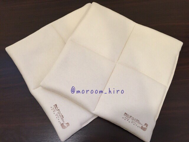 モルちゃんの足裏の乾燥が気になる方は洗剤を洗濯石鹸等刺激の弱いものに変えてみてはいかがでしょう？
それでも良くならない場合は寝袋の中に1枚綿素材の布を敷いてあげるのも良いと思います。
moroomベッド用の吸水マットは綿素材です。寝袋の中にも丁度良いサイズですので是非お試し下さい