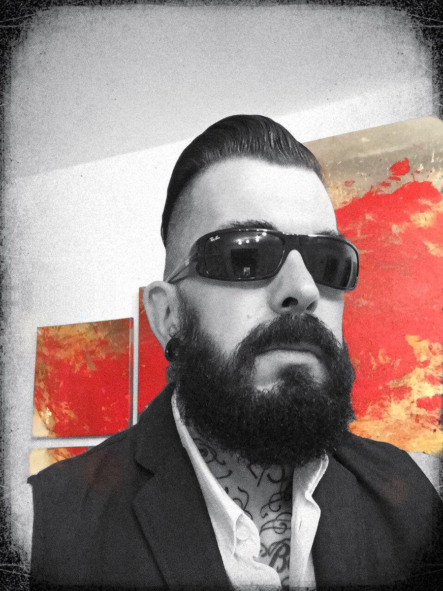 Its friday!!! Wish you an awesome and great weekend bros. 🍻🎩🔪💪🏻👊🏻 #beardedvillains #bearded <a href="/BeardedVillains/">Bearded Villains</a> <a href="/beardedvillains/">Bearded Villains</a>