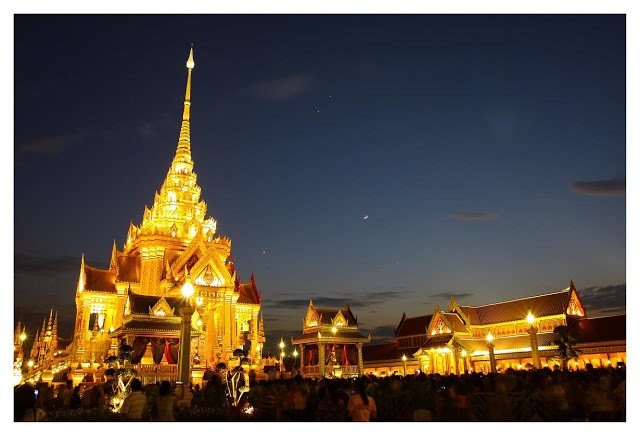 NowWNews's tweet photo. สวรรคาลัย อ่านว���า สะ-หฺวัน-คา-ไล หมายถึงอะไร มีที่มาอย่างไร? https://t.co/vNHGL2UoTY https://t.co/7v7xBGWVwa
