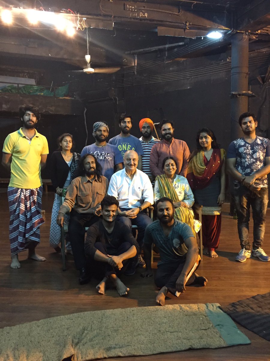 AnupamPKher's tweet photo. It is an amazing feeling for me to re visit my 1st acting school. Thank you Dept. of Indian Theatre, Chandigarh for a great start.🙏#JaiHo https://t.co/gpZgQJmwHC