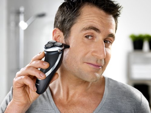 Buy #electricshaver with digital display online in cheap deals @ bit.ly/2dOEBHx