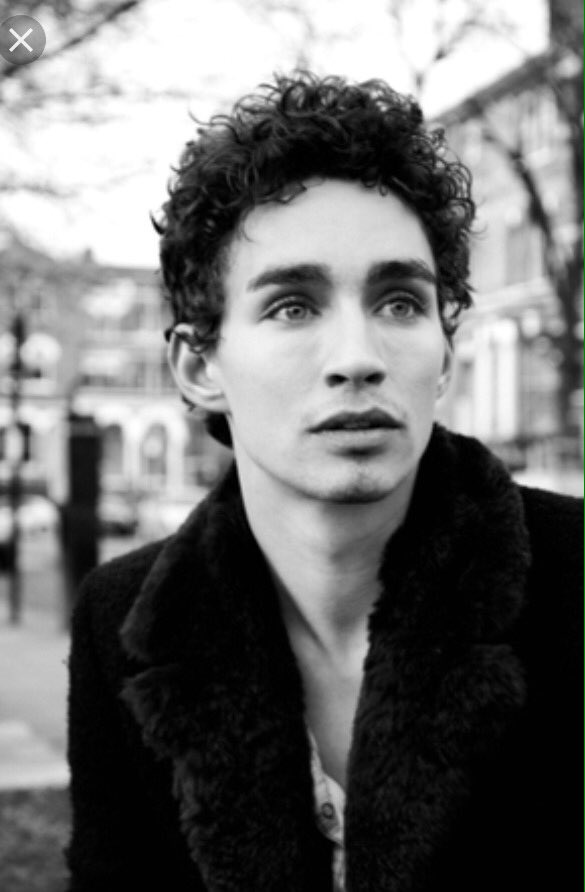 TheSheehab's tweet photo. More info on plot of #3Summers film starring Robert Sheehan via Sydney Morning Herald pics © https://t.co/Dxg2o2sIiD https://t.co/15dDI7d8Vr