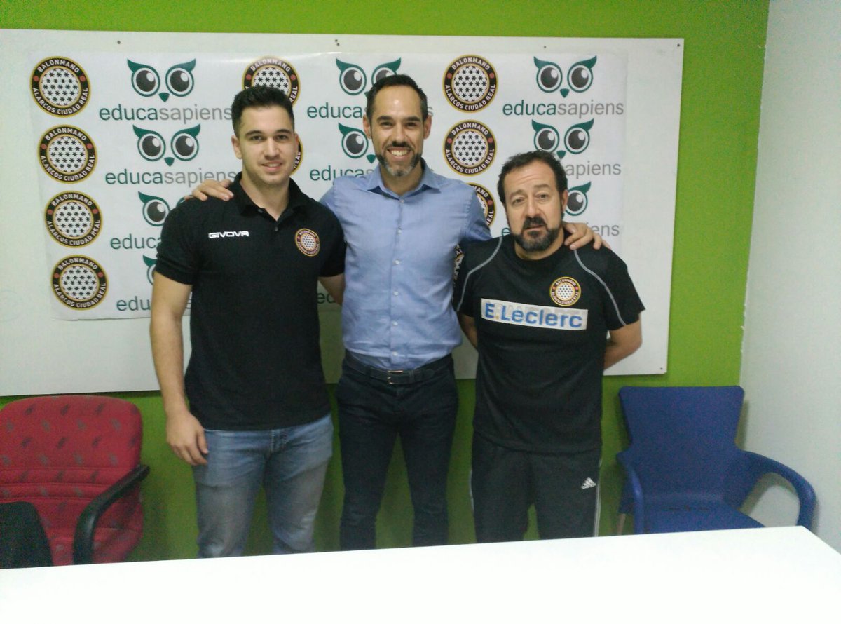 BMAlarcos's tweet photo. Rueda de prensa en @educasapiens previa al partido del sábado que nos medirá al MMT Seguros Zamora. #AupaAlarcos https://t.co/zQ0vK6w28m