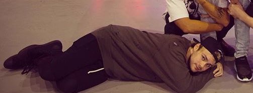 5SOSLocate's tweet photo. Michael is me if I were to meet @5SOS 🤔 https://t.co/uMs7tiao8o