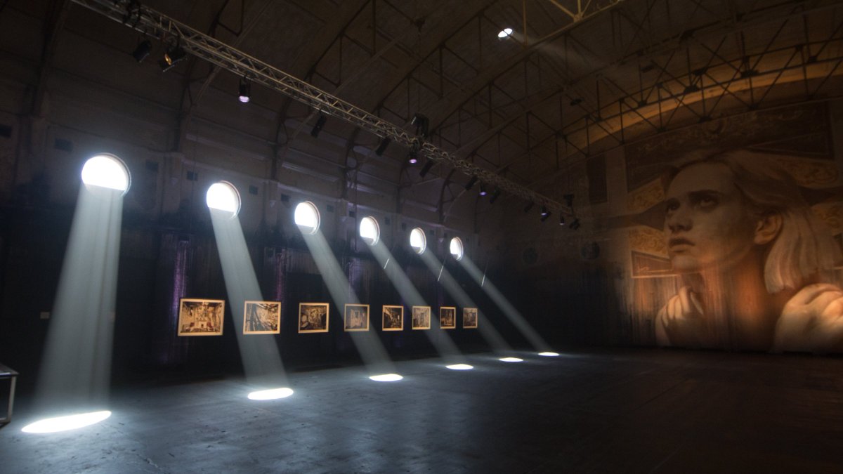 Melbourne street-artist Rone's exhibition EMPTY has opened for a limited time. You've never seen anything like it ow.ly/tWXU305ayay