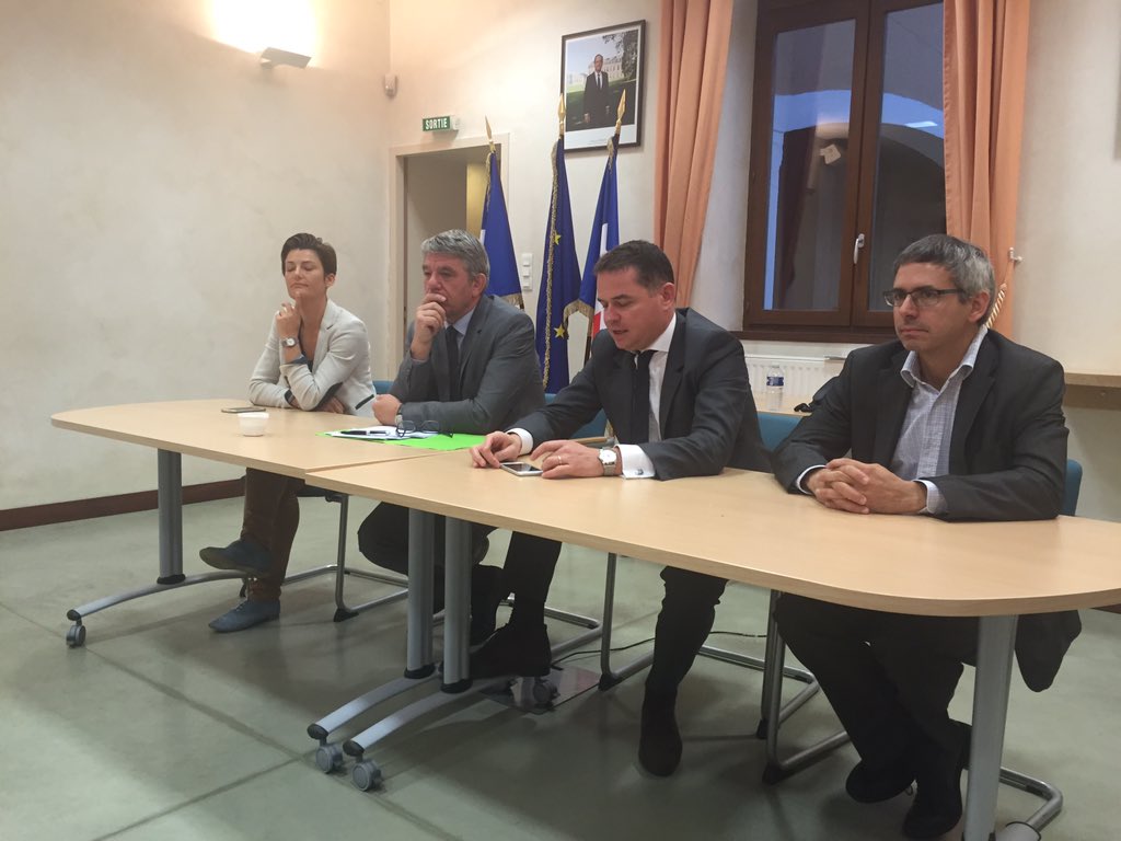 ArnaudGabet's tweet photo. Michel Savin : Seules les communes ont fait des efforts, pas l'Etat !#baissesDGF #Asphixie https://t.co/MlvoXT5Irt