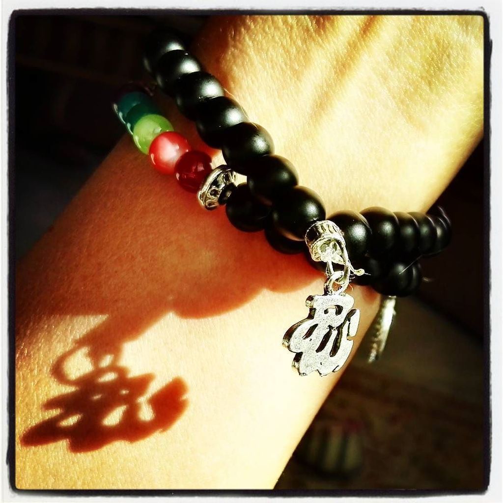 rula_z's tweet photo. Shadow-play! #Allah #amman #jo @huawei #p8max #huawei #middleeast #jewelrydesign #bracelet… https://t.co/wxe8QE3Ntl https://t.co/RgJdUmCi8X