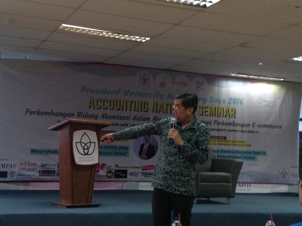 PresunivAD2016's tweet photo. The 2nd speaker, Mr. Hendang Tanusdjaja, CPMA, CA, CPA. is discussing about Accounting in Business Development. https://t.co/XSE5uGv0x0
