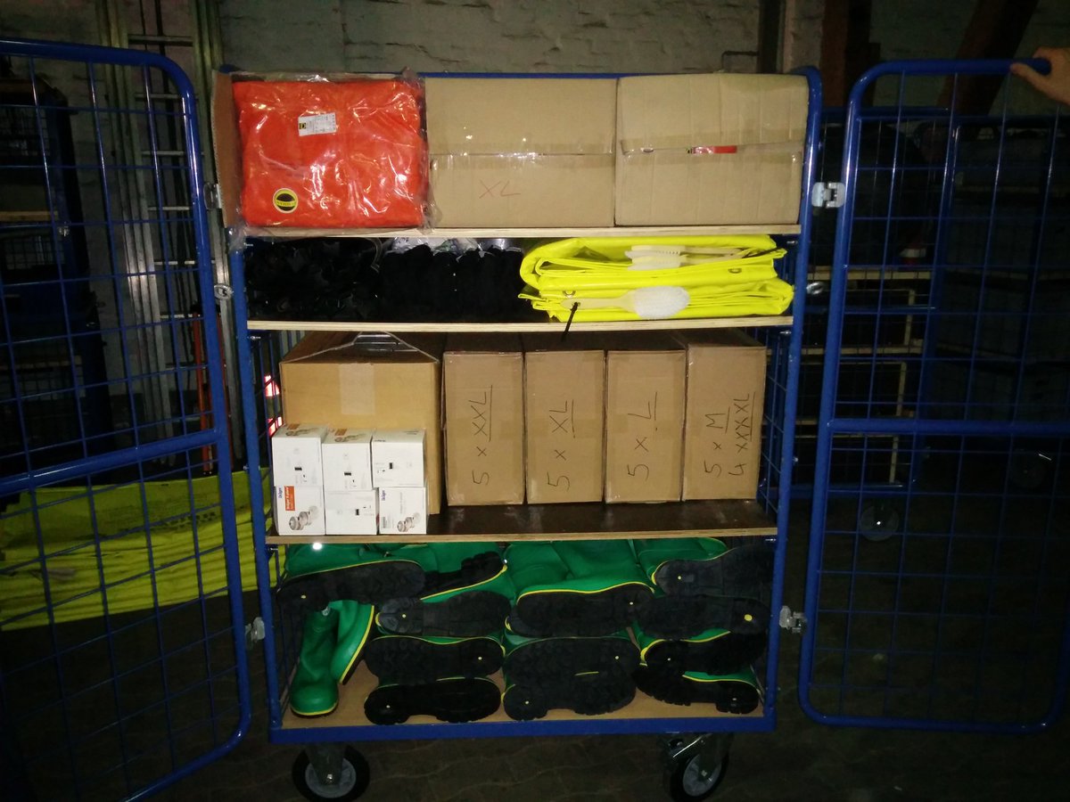 Erster Prototyp des Rollcontainer für die #CBRN Ausrüstung. Jetzt geht es an das Fine-Tuning. #THW #Verden #Gefahrgut