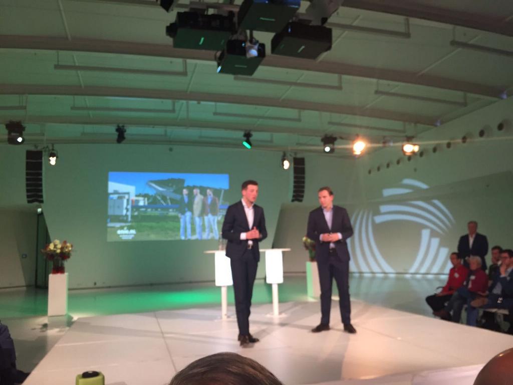 Cube_050's tweet photo. Enie.nl verzorgt presentatie bij Energiedebat van het Financieel Dagblad. Startup van alumni #Hanze #Cube050. https://t.co/qT0bZn9V1E https://t.co/OAniiXaKd7