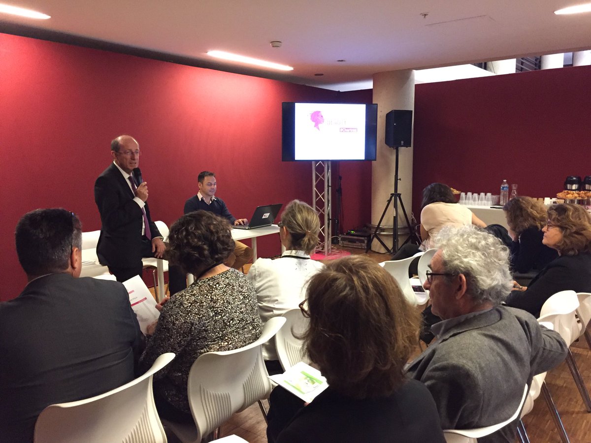 Début des #BeautyTechPitch à #Cosmetic360 ! Introduction de Loic Bréhu #chartresmetropole #beauteconnecte