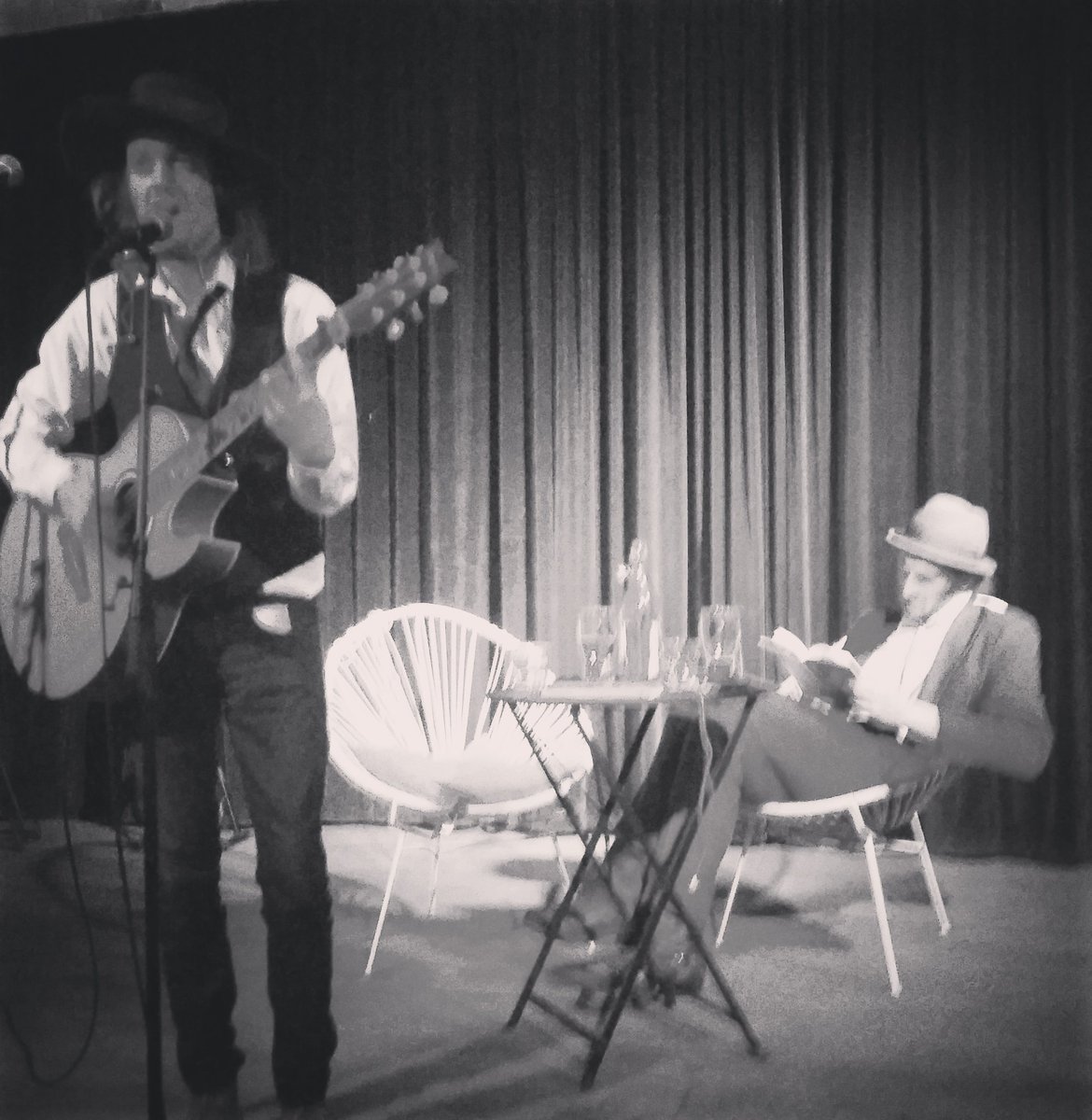 MarianneM10's tweet image. Kontraster i går :) Westhagen spilte og Lars Kolberg fant @ElinLind sin nye bok :) En glitrende kveld #55pluss #lansering