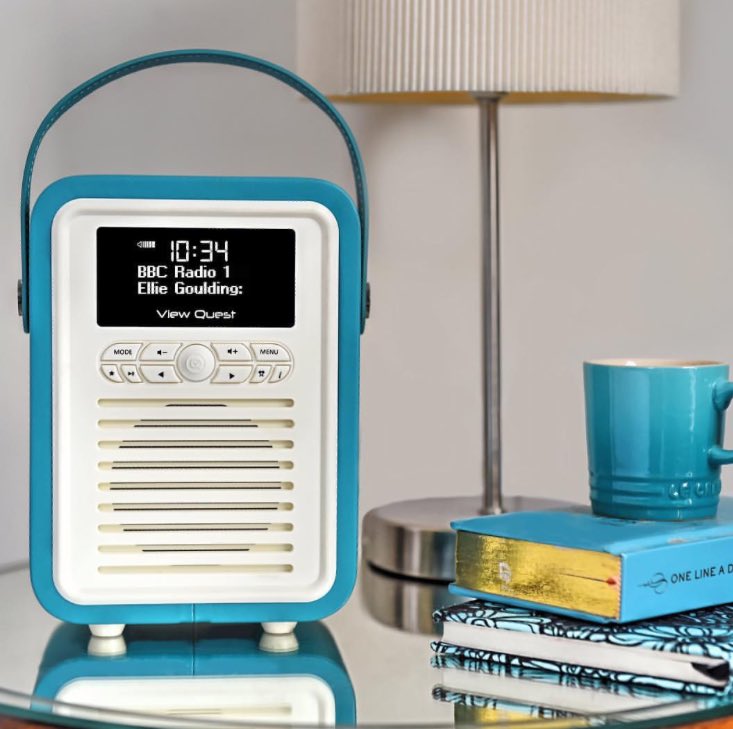 SeasonsInColour's tweet photo. When you can colour coordinate your radio to your interiors. Fab! Photo: @MyVQUK #soundstyle #FridayFeeling https://t.co/BTFODkunpZ
