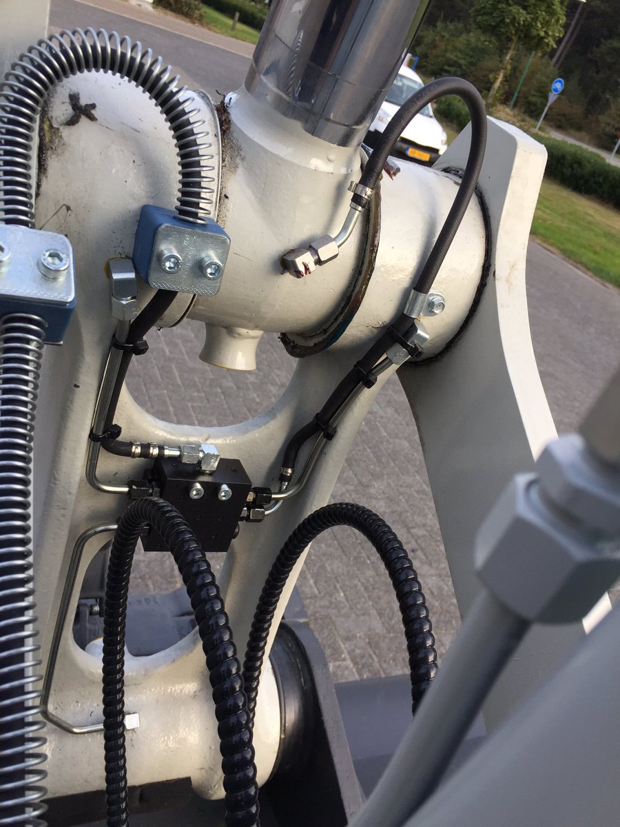LubecoreEurope's tweet photo. #Takeuchi TB2150 met #lubecore next generation greasing system. @Verhoeven_BV https://t.co/wNVbJgyw6t