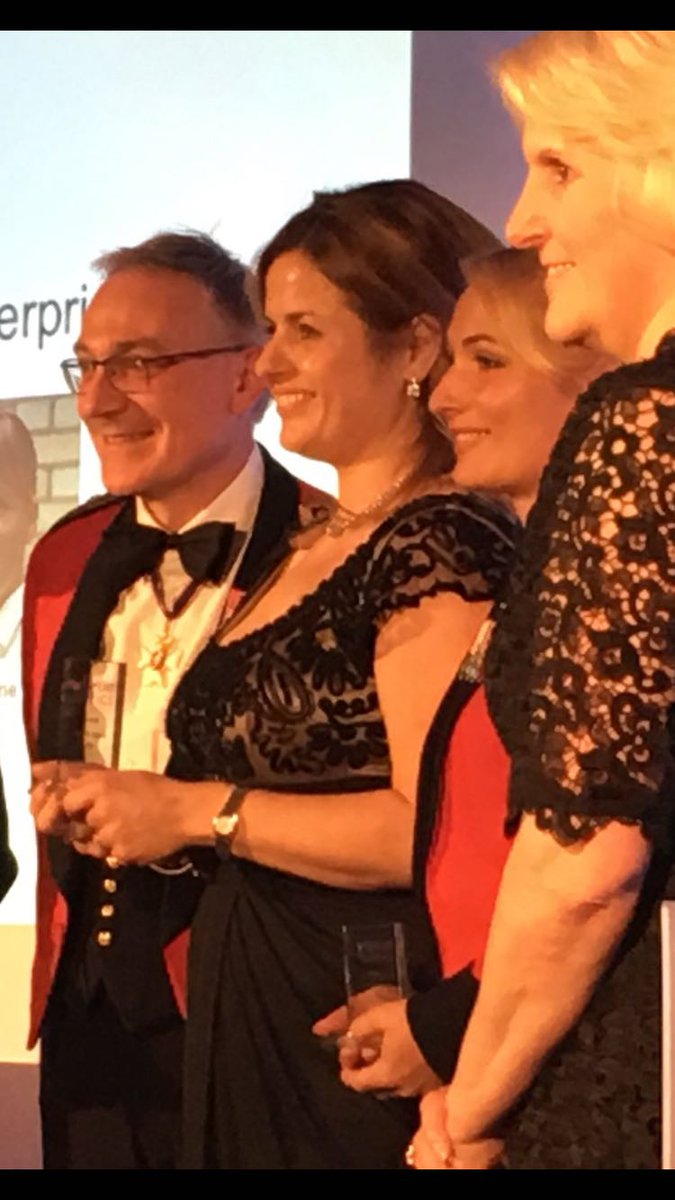 recruit4spouses's tweet photo. *NEWS* @recruit4spouses CEO Wins Special Award at the Women In Defence Awards 2016! #Winning @DeloitteUK_1M #Milspouse https://t.co/WZbgkIpFbb