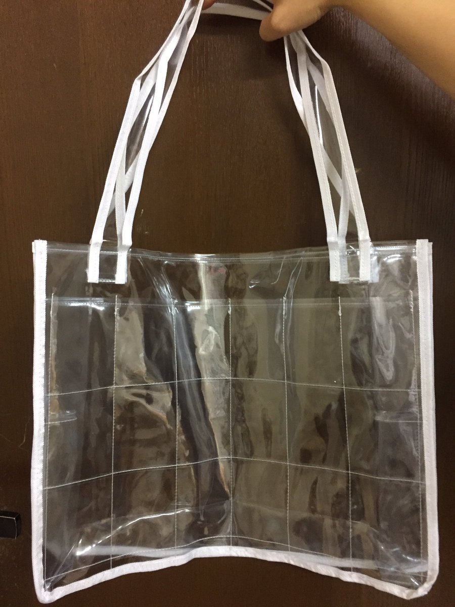 A Cho A Twitteren A Choプライズ情報 カードホルダーバッグ入荷いたしました カードホルダーという名前ですが缶バッジやアクキー 果てには小さいフィギュアまでポケットに入ってしまいました 中のマチも大きくサイドとバックにも大きめのポケットが付いてるので