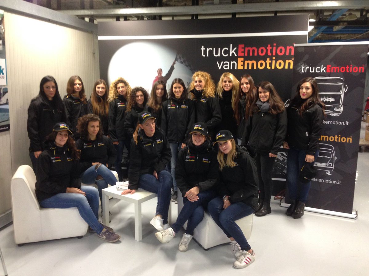 truckEmotion's tweet photo. Piove ma siamo carichi! Vi aspettiamo al #truckemotion #vanemotion https://t.co/TfMc6WO4VT