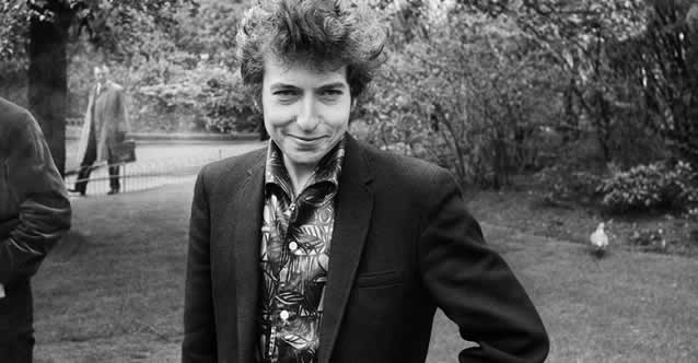 RealMexclusivo's tweet photo. ¿QUIÉN HA GANADO EL PREMIO NOBEL de LITERATURA 2016? https://t.co/NfG8D37OvW #BobDylanNobel #BobDylan #BobDylanABook https://t.co/D7S0sBgqce