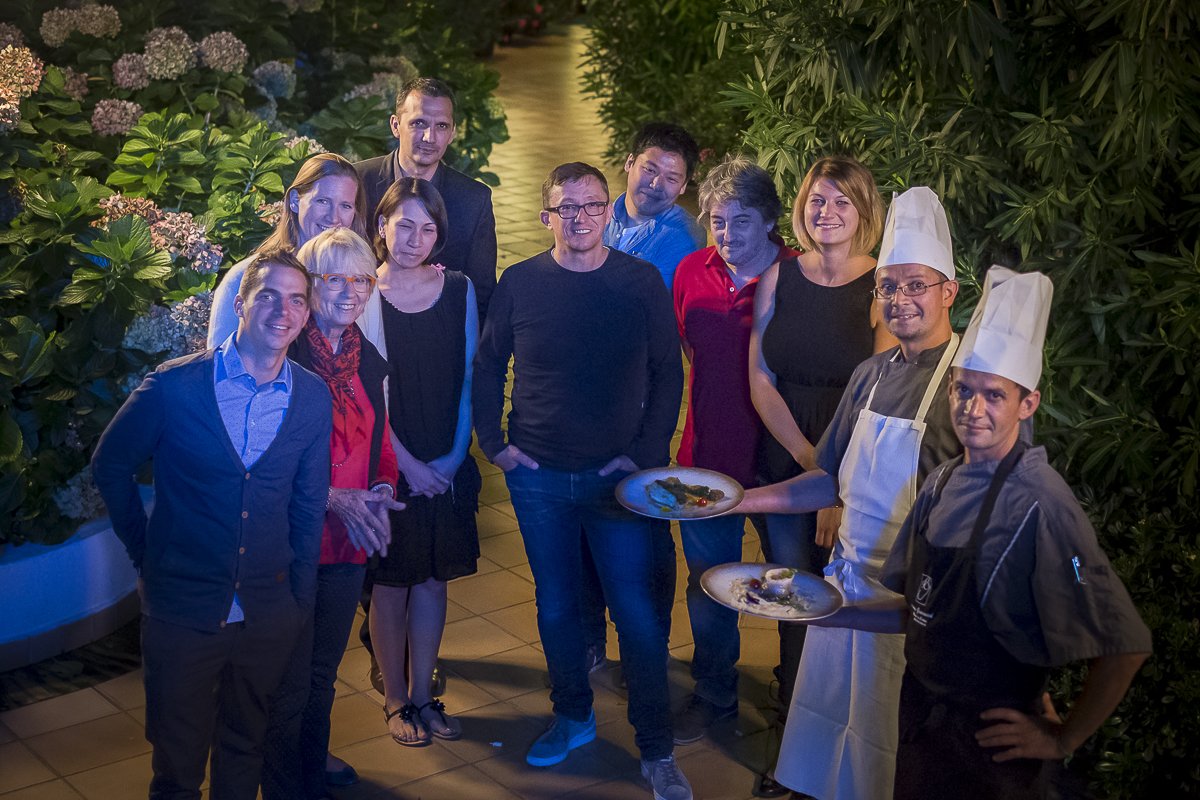 GloriaMarisG's tweet photo. Nos chefs étoilés et MOF Poissonnier Ecailler avec le chef des cuisines du Dolce Vita, à Ajaccio. #NuitdesChefs #gastronomie #Corsica https://t.co/lZcSOyNVnQ