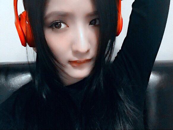 sharuru0719's tweet photo. 萩花happybirthday！！
クールで可愛い萩花が大好き！！
E-girlsとしてもflowerとしてそしてSuuＫaRenとしても頑張ってください！！
ずっと応援してます！！
#藤井萩花
#藤井萩花生誕祭
#藤井萩花happybirthday https://t.co/0wOAYNByDa